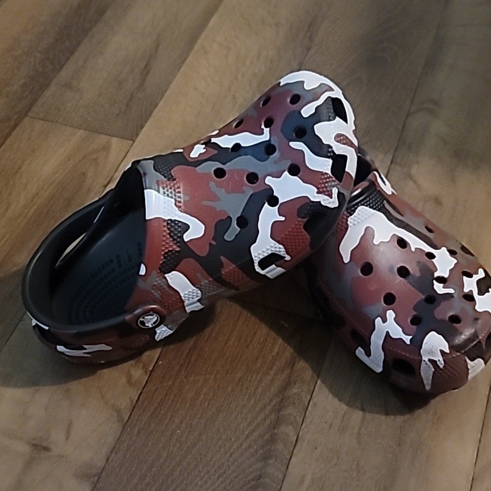 Maroon White Gray Camo Croocs